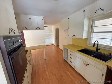 102 E Thompson, Vian, OK 74962 - photo 6