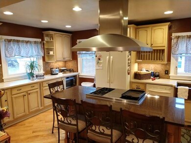 213 S Gladstone Ave, Aurora, IL 60506 - photo 2