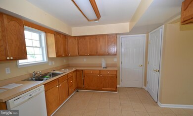 166 Grand Dr, Taneytown, MD 21787 - photo 4