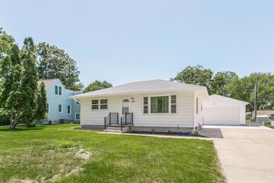 3413 Carlton Dr, Cedar Falls, IA 50613 - photo 2