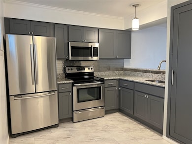 Nice, clean kitchen.