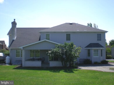 3225 Coplay Ct, Whitehall, PA 18052 - photo 4