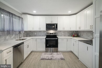 61 Idlewild Rd, Levittown, PA 19057 - photo 3