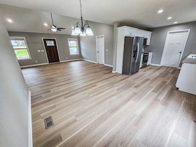 100 Demombreum Cir, Shelbyville, TN 37160 - photo 6