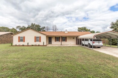 225 Sentry Oaks Dr, Warner Robins, GA 31093 - photo 2