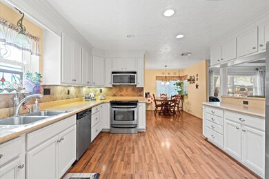 330 Dawn Hill Dr, Friendswood, TX 77546 - photo 6