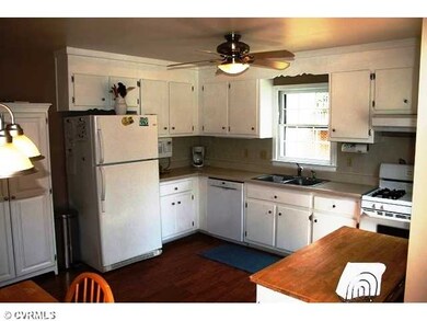 Kitchen - Kitchen has tile backsplash, newer lamin