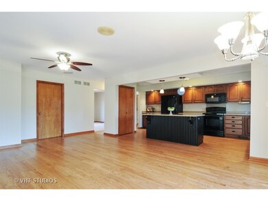 9308 Curtis Ln, Naperville, IL 60564 - photo 4