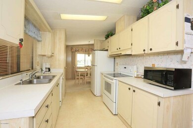 1060 Waterway - Kitchen