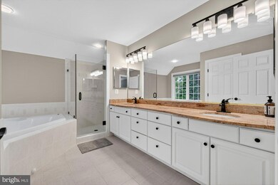 11689 Heinz Ct, Oakton, VA 22124 - photo 4