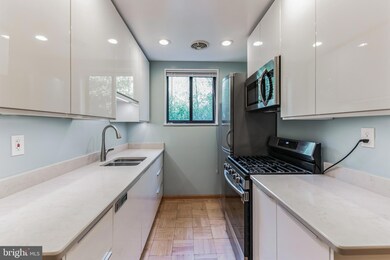 5112 Macarthur Blvd NW unit 111, Washington, DC 20016 - photo 5