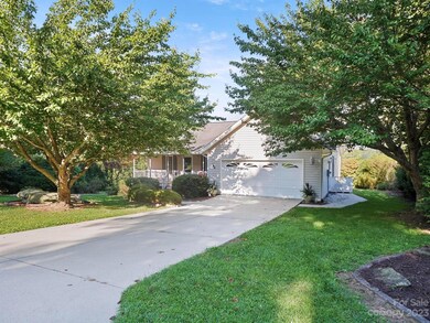 94 Chestnut Ln, Hendersonville, NC 28792 - photo 2