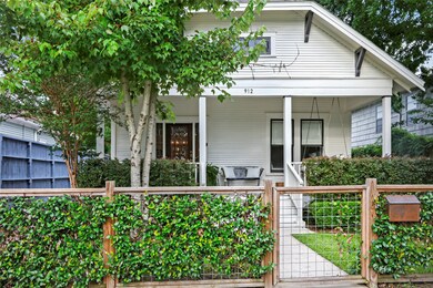 912 Cortlandt St, Houston, TX 77008 - photo 2