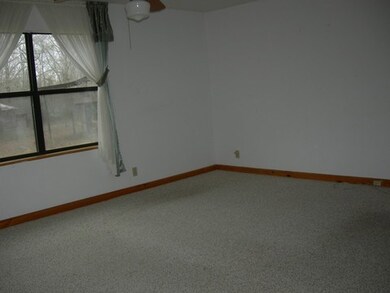 136 Francis St, Barnesville, GA 30204 - photo 5