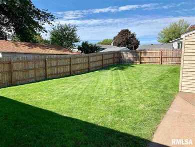 1918 Valley Dr, Davenport, IA 52806 - photo 4