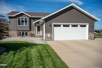 1605 9th Ave SE, Mandan, ND 58554 - photo 3