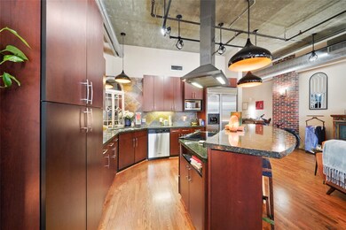 505 Bastrop St unit 403, Houston, TX 77003 - photo 5