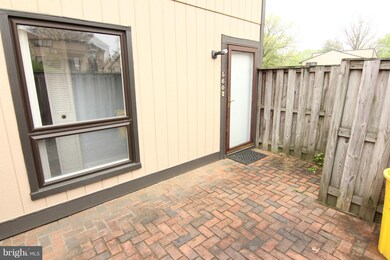 560 Glen Ct unit 33D, Glen Burnie, MD 21061 - photo 3