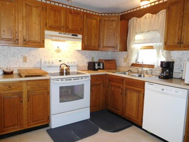 10 Jonathan Ln, Manchester, NH 03104 - photo 5