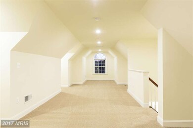 10687 Yorktown Ct, Fairfax, VA 22030 - photo 3