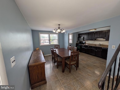 1111 Circle Dr, Halethorpe, MD 21227 - photo 4