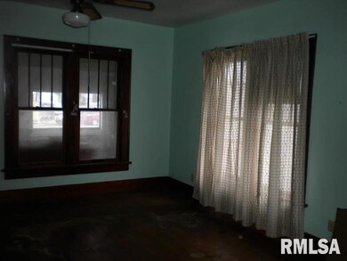 615 W Poplar St, Harrisburg, IL 62946 - photo 4