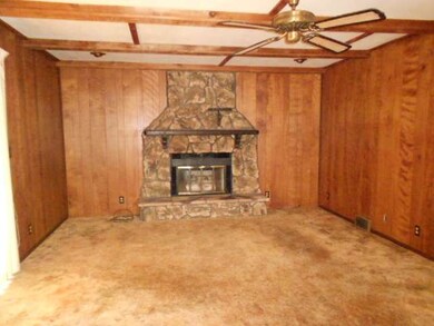 1040 Leith Ave, Waukegan, IL 60085 - photo 2