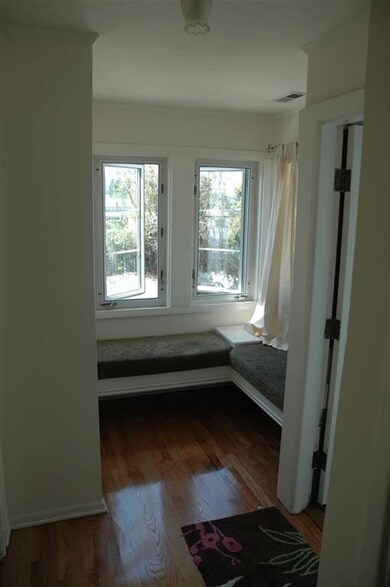 Top unit - Nook off hallway/kitchen