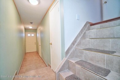 39 Linda Ln, Staten Island, NY 10312 - photo 4