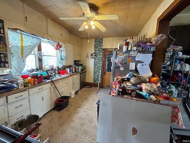 305 S Mckee St, MacY, IN 46951 - photo 2