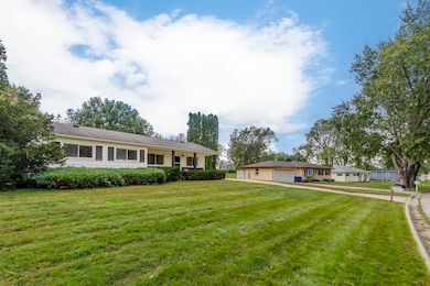 4013 Midway Dr, Waterloo, IA 50701 - photo 2