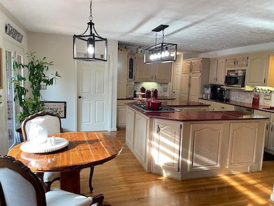 Kitchen photo 1