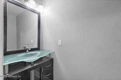06-Powder Room