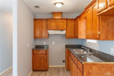 522 W Chaparral St, San Juan, TX 78589 - photo 3