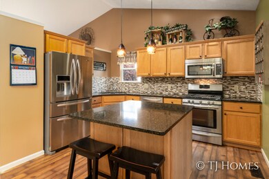 2203 Thistledowne Dr NE -6