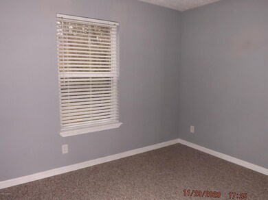 6621 E Manslick Rd, Louisville, KY 40228 - photo 7