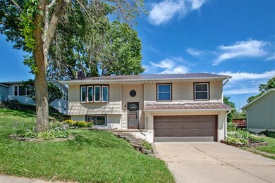 1631 29th St NW, Cedar Rapids, IA 52405 - photo 2