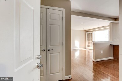 4081 S Four Mile Run Dr unit 102, Arlington, VA 22204 - photo 3