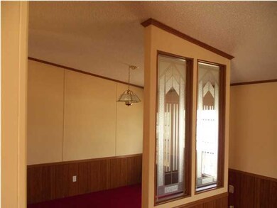 Formal dining room separated from great room by et