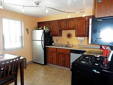 Kitchen. Eat-in kitchen