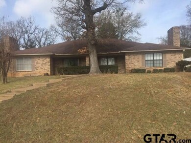 2112 Aberdeen Dr, Tyler, TX 75703 - photo 2