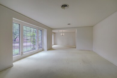 10211 Green Tree Rd, Houston, TX 77042 - photo 4