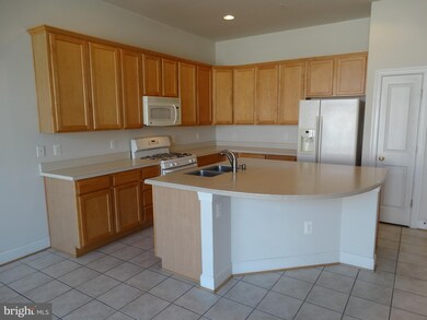 23612 Bennett Chase Dr, Clarksburg, MD 20871 - photo 4