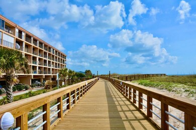 Direct access to the beach