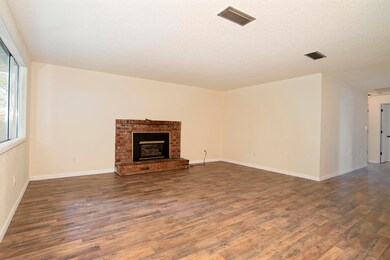 955 Crest Dr, Central Point, OR 97502 - photo 5