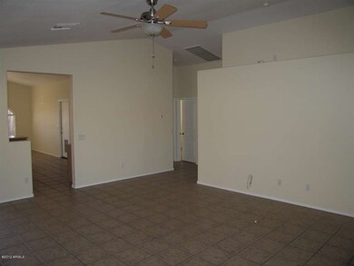 1550 E 12th St 003