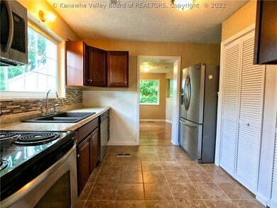 438 19th St, Dunbar, WV 25064 - photo 5