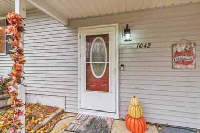 05-1042-Lowe-St-WindowStill-Real-Estate-