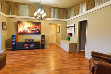 706 Robin Dr, Cushing, OK 74023 - photo 6