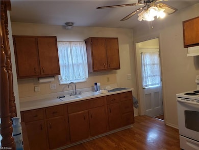 362 Erieview Blvd, Sheffield Lake, OH 44054 - photo 4